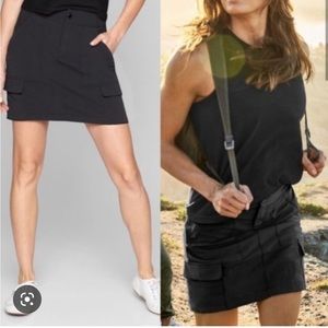 Athleta Trekkie cargo Skort size 6 in black. In VGUC.